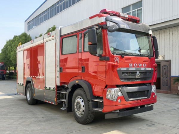 重汽8.3噸泡沫消防車